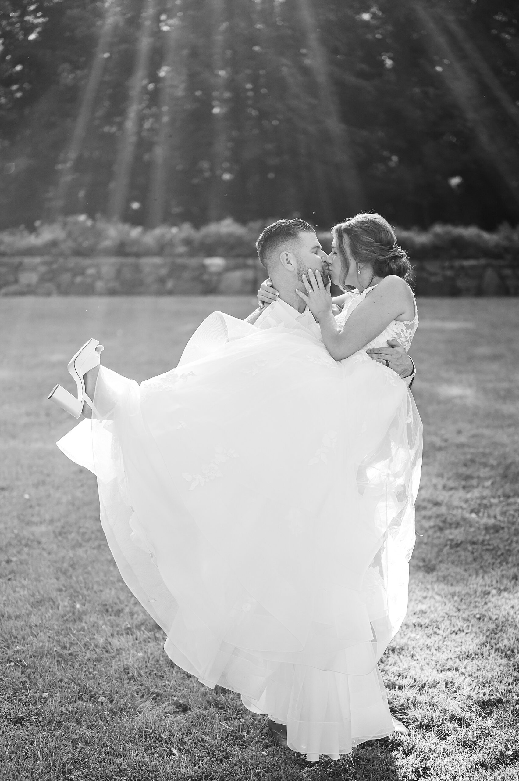 timeless wedding photos by southern New Hampshire wedding photographer