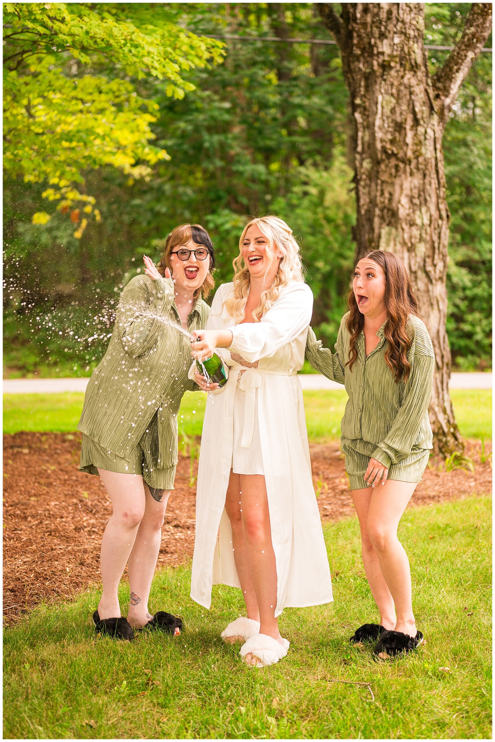 candid wedding party portraits 
