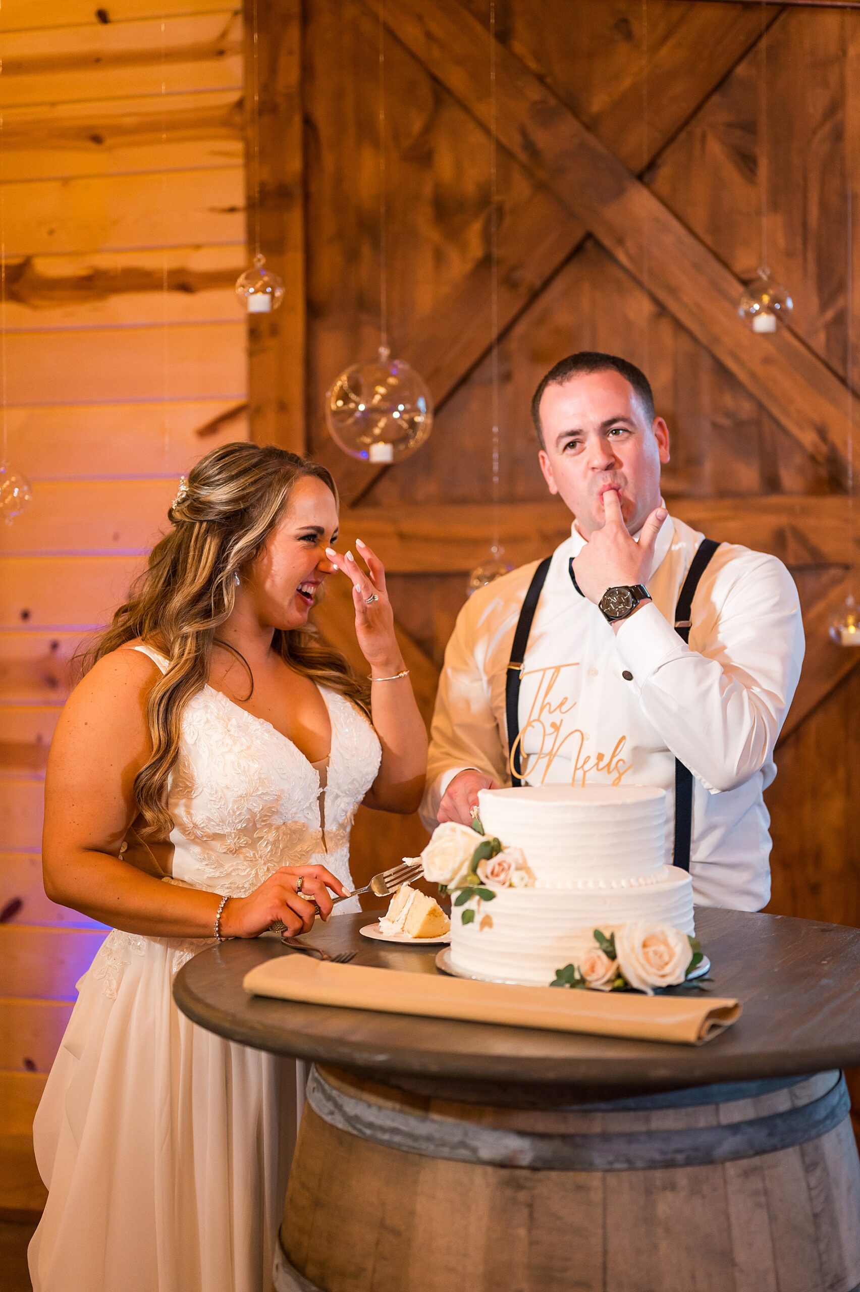 candid portraits of couple cutting wedding cake