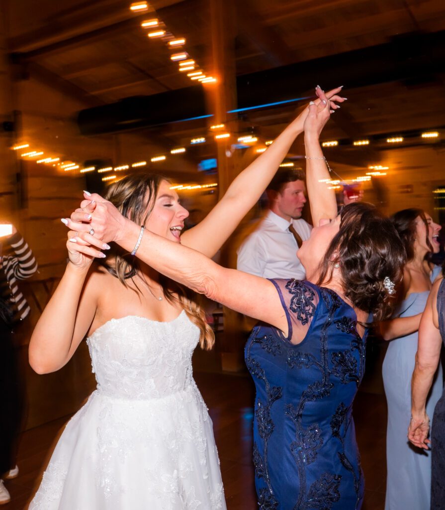 Bride dancing with mom | Dance floor wedding