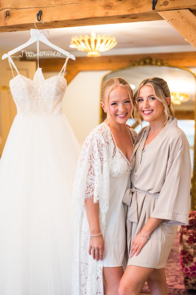 Bride with sister | Wedding inspiration 