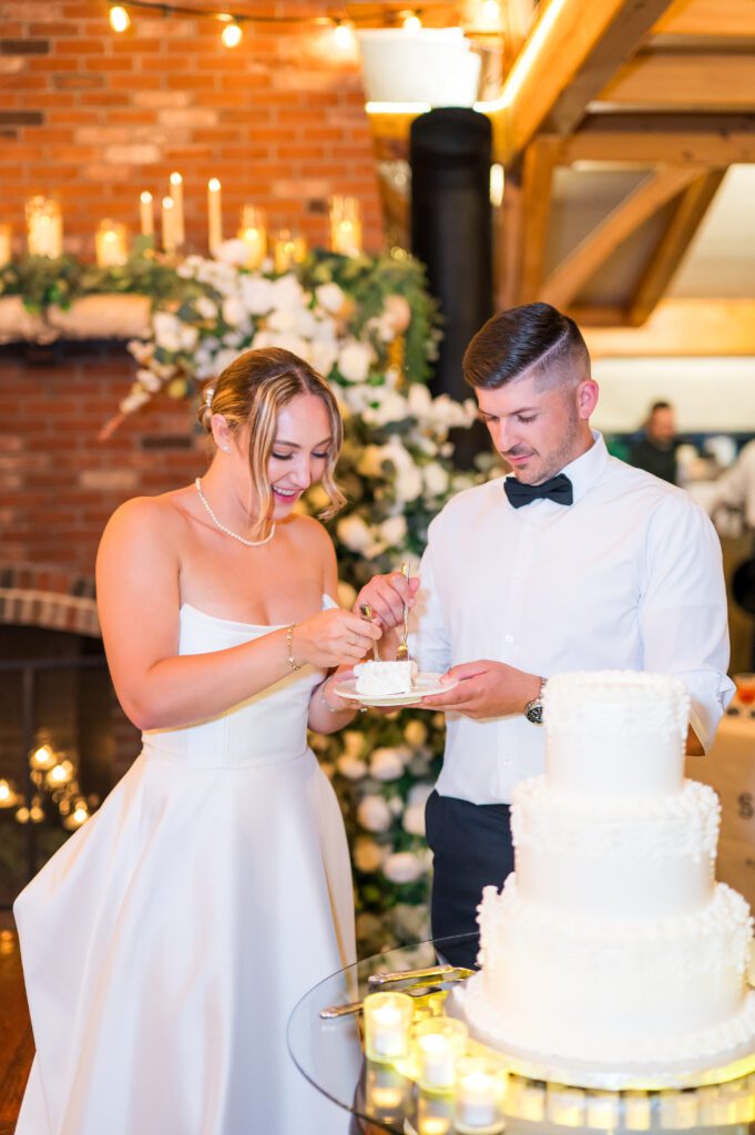 Bride and groom cake cutting | New Hampshire 